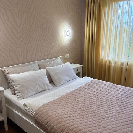 Двокімнатні Апартаменти В Парковій Зоні,Провулок Бульварний,12 ,Два Великих Смарт Tv, Преміум Підписки Youtube Та Онлайн-Кінотеатрів,Звітні Документи Krywyj Rih Exterior foto
